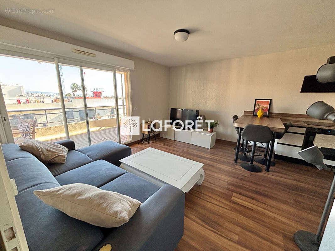 Appartement à SAINT-LAURENT-DU-VAR