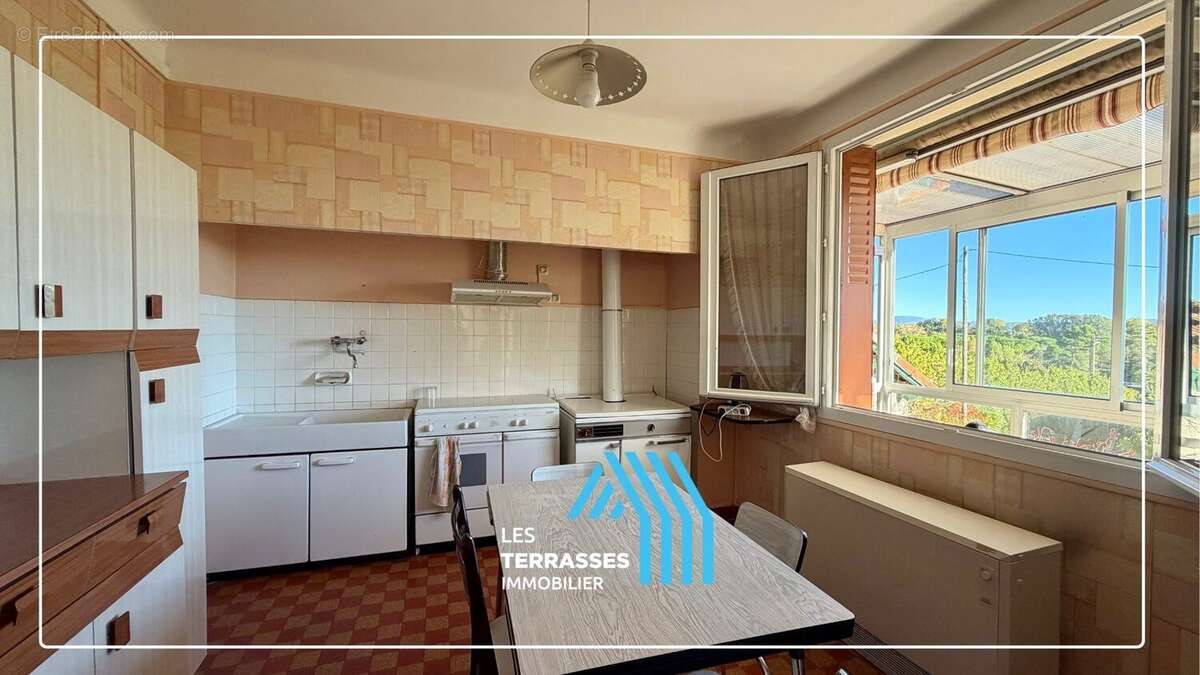 Maison à ROCHEMAURE