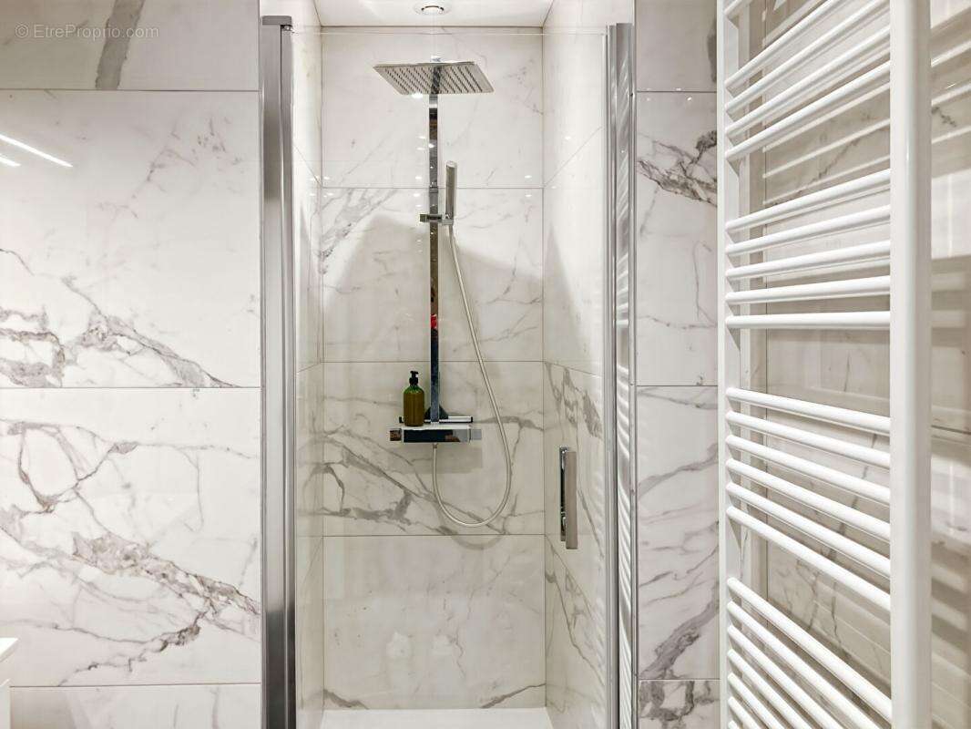 Elégant appartement avec prestations haut de gamme à proximité immédiate de Pey Berland - photo 11