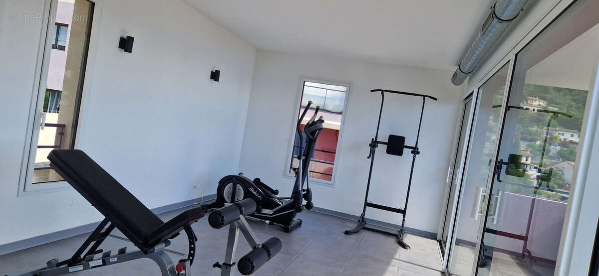 EXCLUSIVITE - Grand 2 pièces en rez de jardin + garage - photo 10
