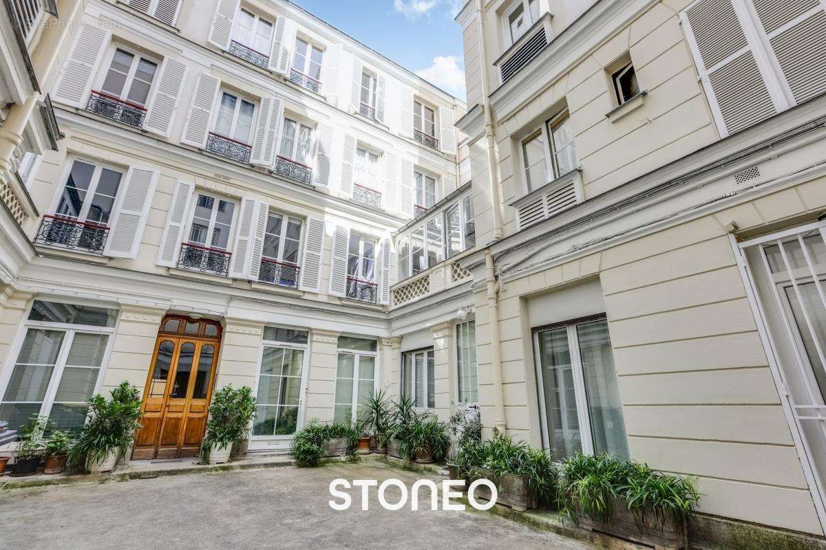 Appartement à PARIS-8E