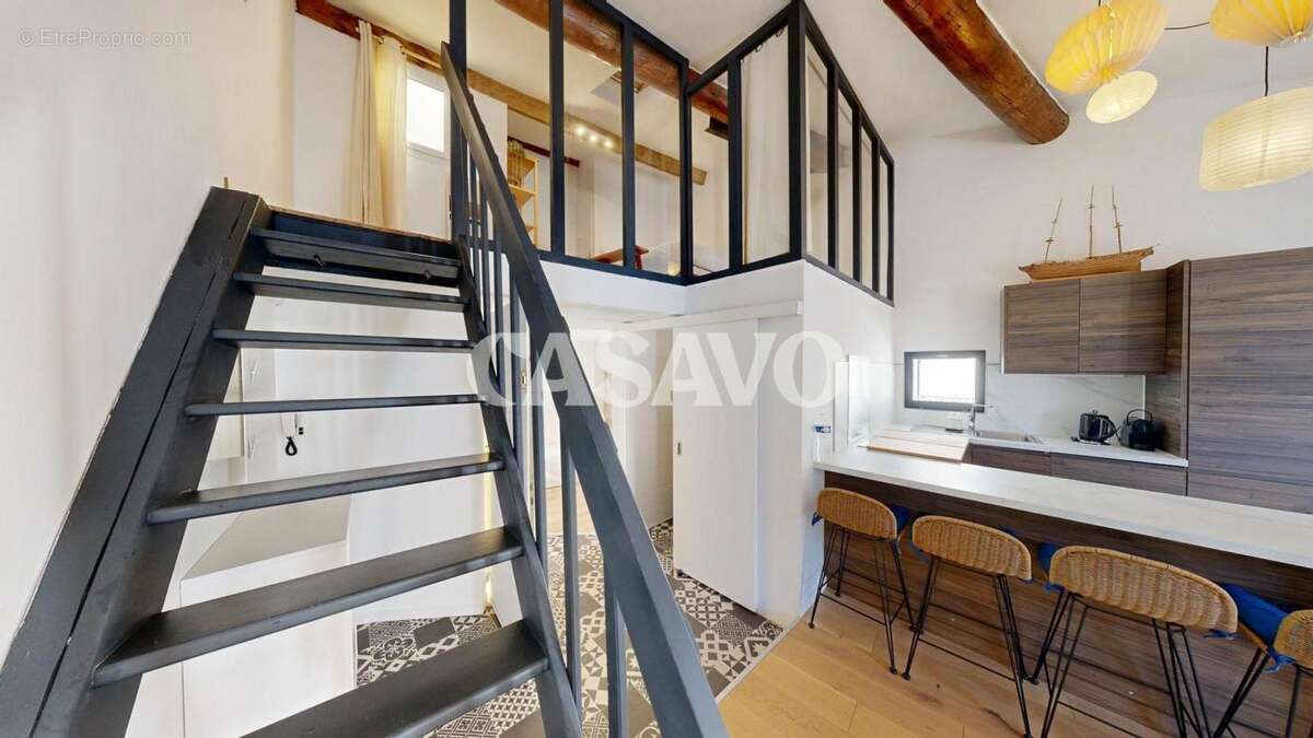 Appartement à MARSEILLE-1E