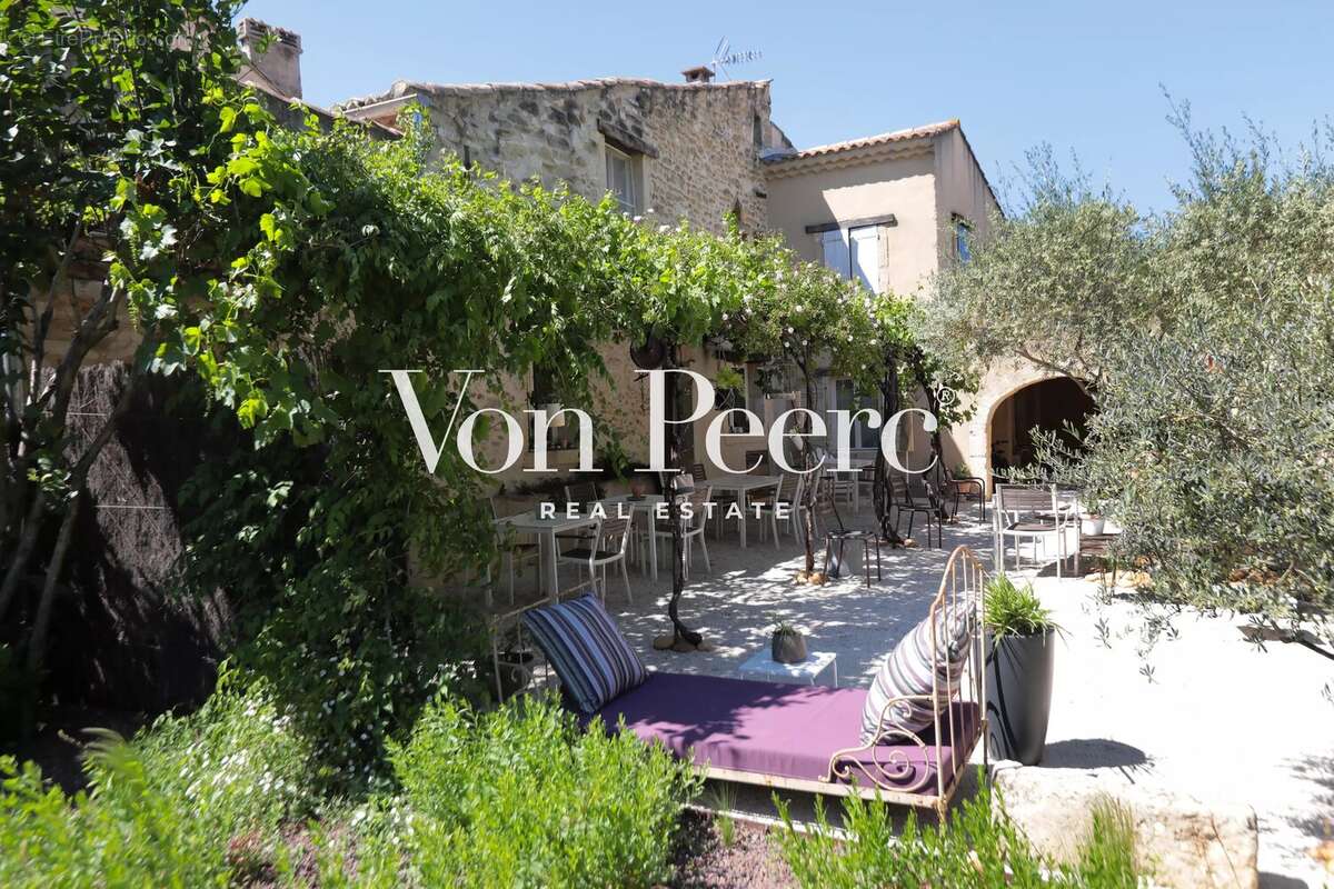 Appartement à SAINT-LAURENT-DES-ARBRES