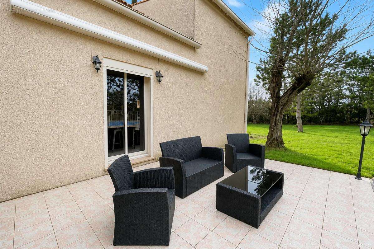 Maison avec piscine, 5 pièces, Saint-Hilaire-de-Brethmas - photo 16