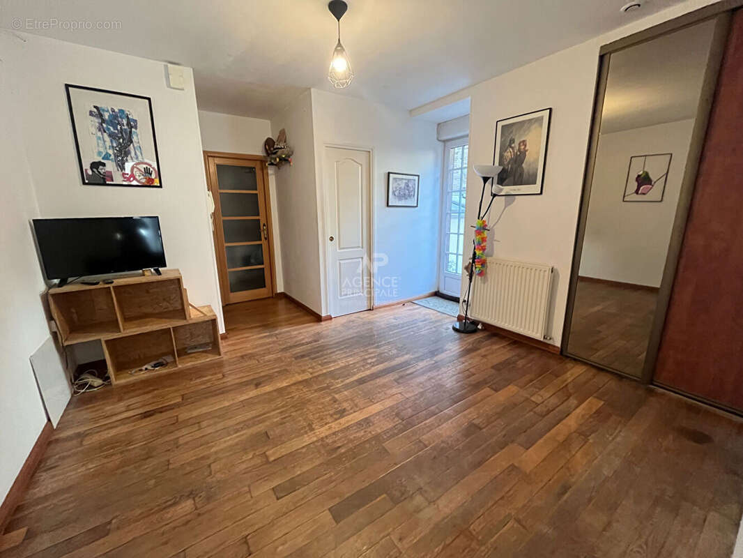 Appartement Pontoise 2  pièce(s) 37.34 m² avec terrasse sans vis à vis - photo 3
