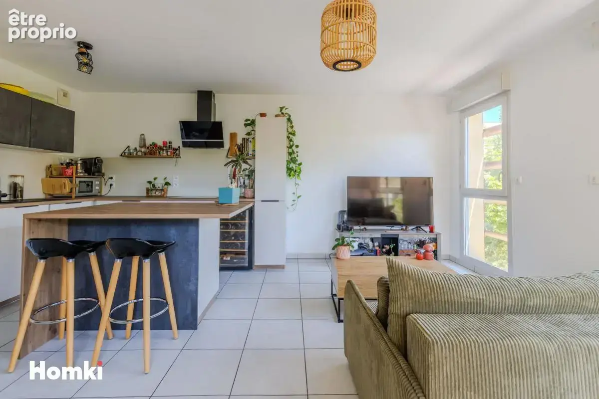 Lyon 8e -  Appartement T3 de 61 m2 - Résidence sécurisée - Route de Vienne - photo 4