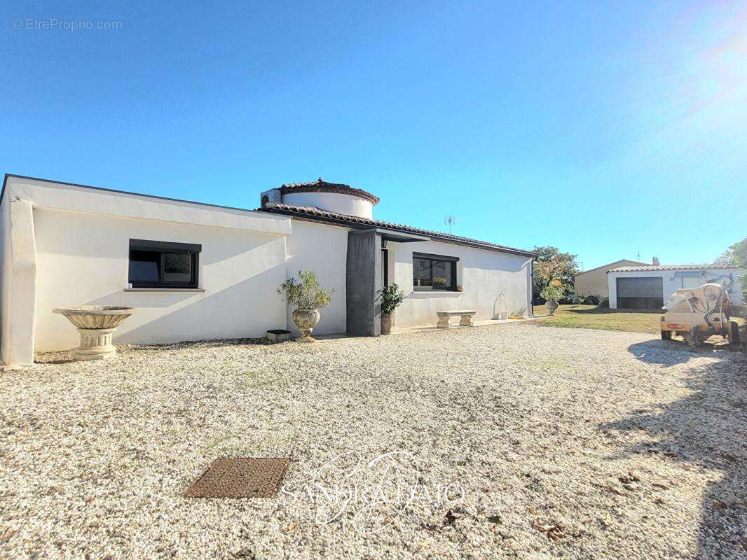 Maison à VILLEMOUSTAUSSOU