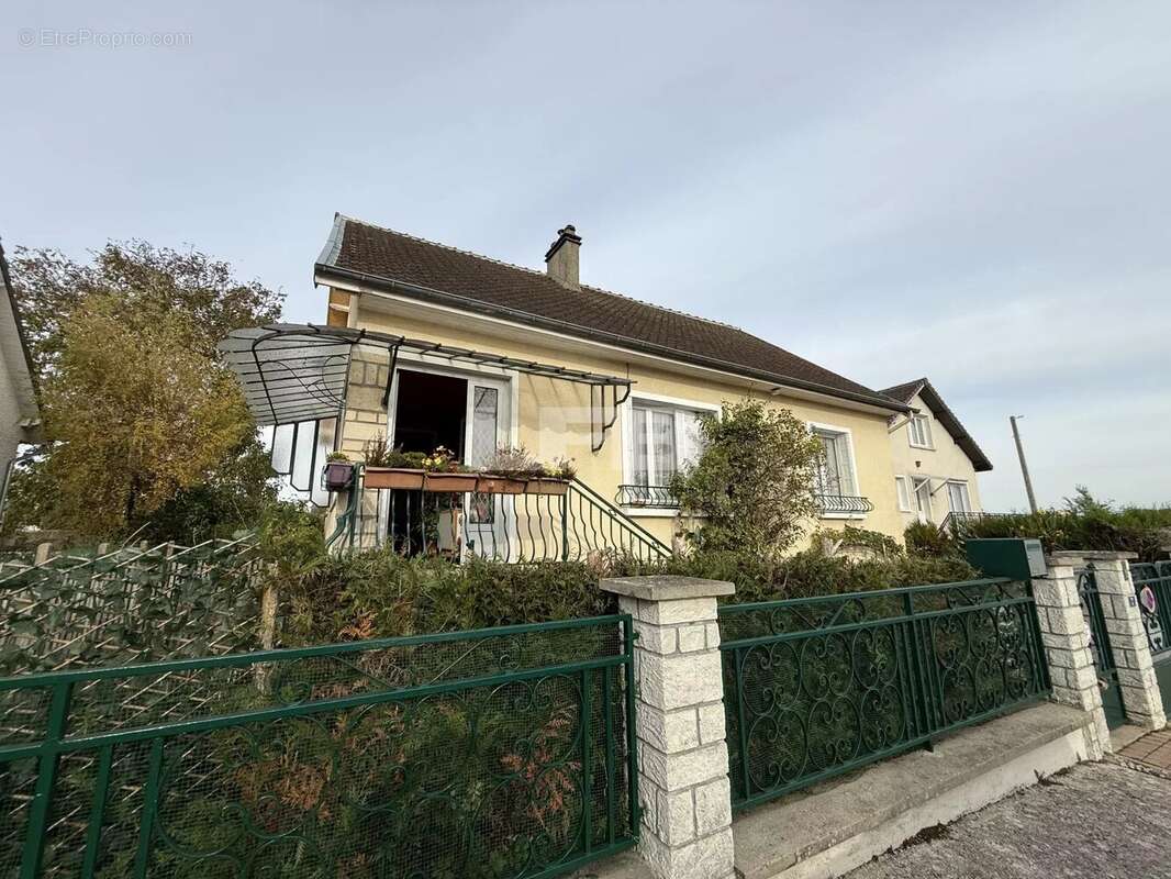 Maison à GRISY-LES-PLATRES