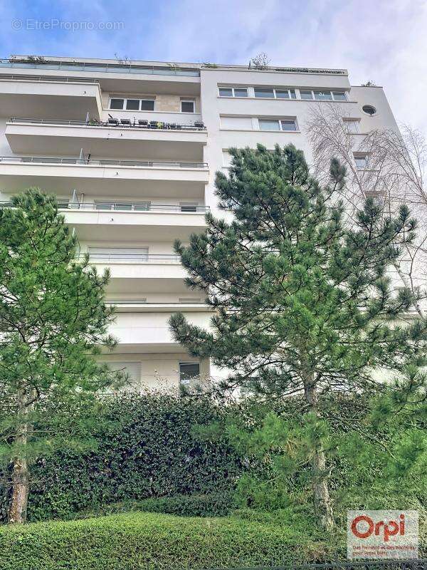 Appartement à ISSY-LES-MOULINEAUX