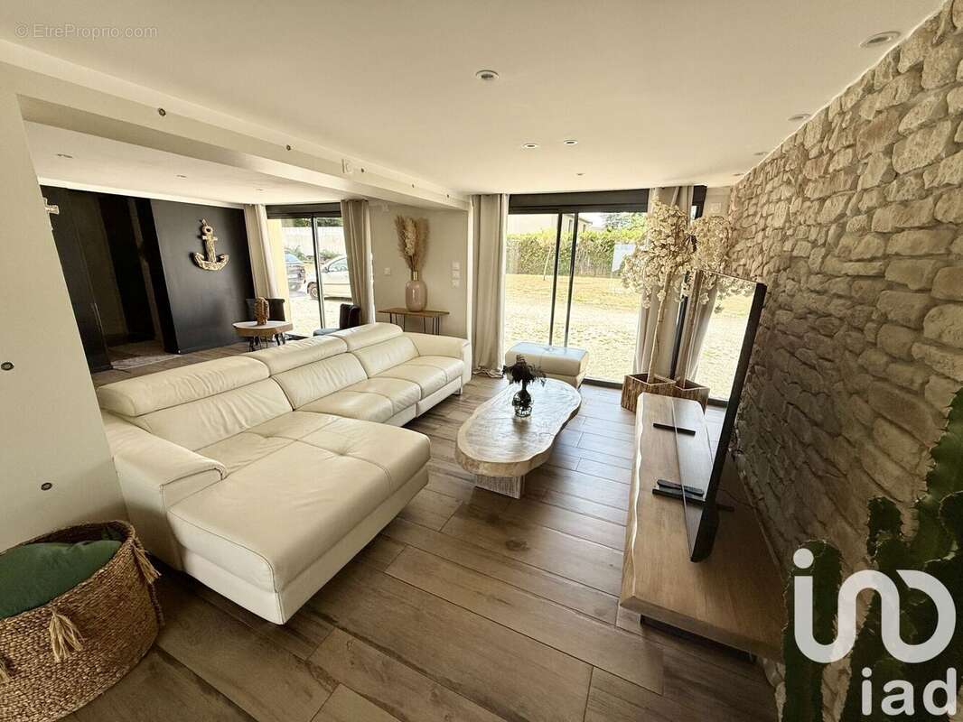 Photo 6 - Maison à ROCHE-LA-MOLIERE