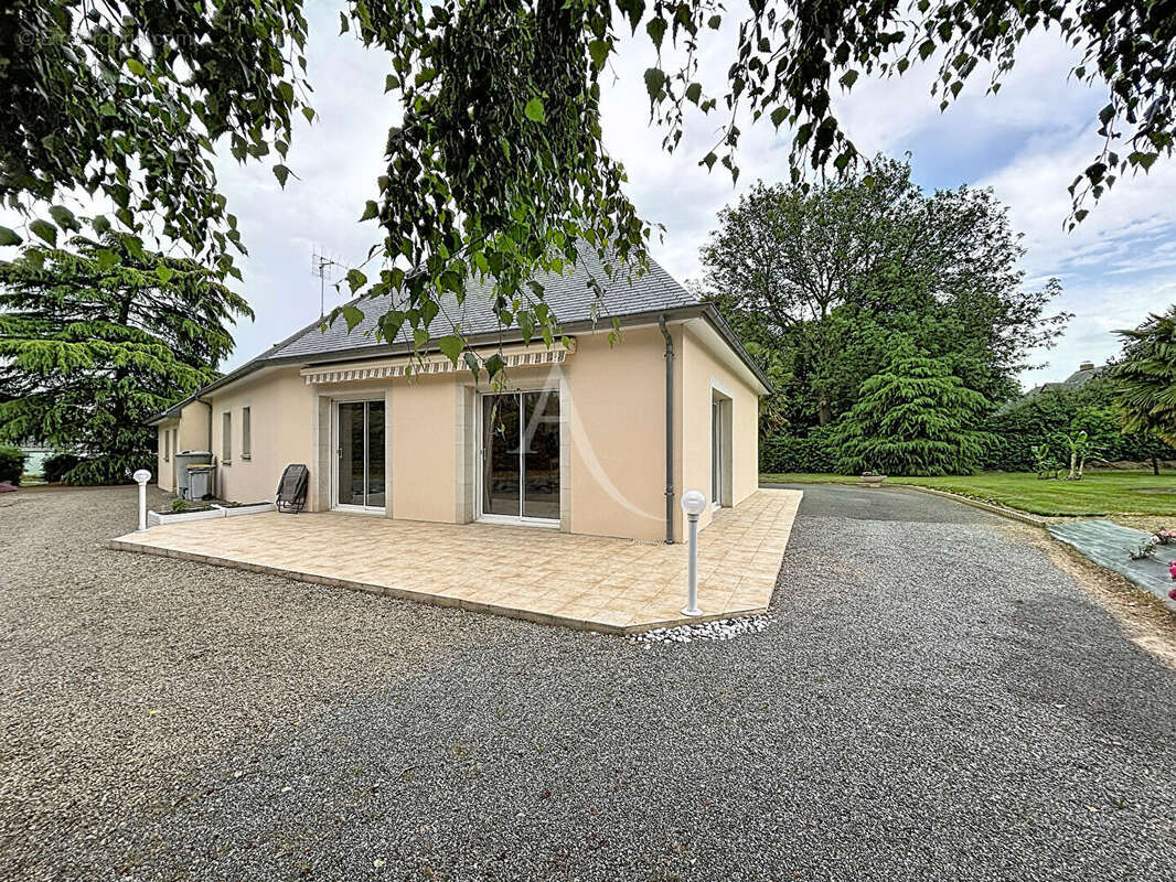Maison à QUELAINES-SAINT-GAULT