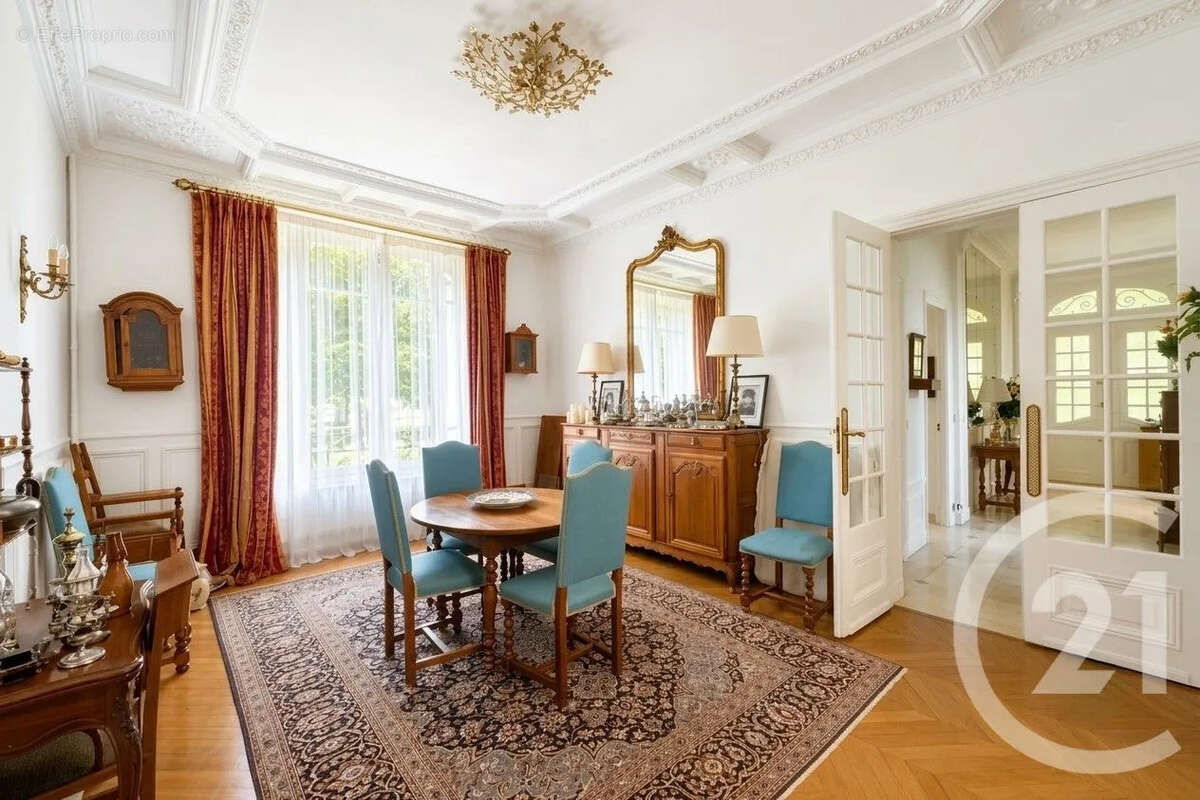 Maison à SAINT-MAUR-DES-FOSSES