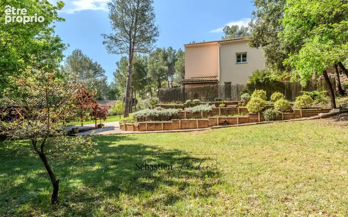 Domaine à vendre à Rousset à 15 minutes d'Aix-en-Provence - 8 000 m² - plusieurs logements - 262 m² habitables - calme absolu -  - photo 29
