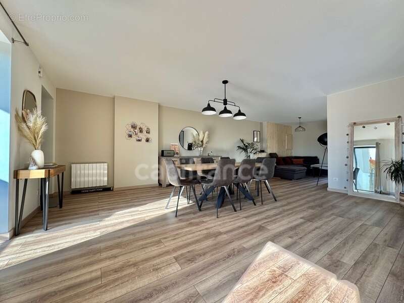 Appartement à LE COTEAU