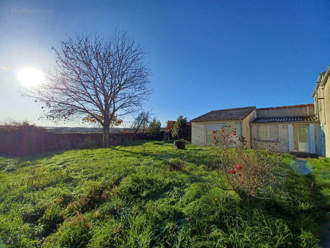 Maison à NUEIL-LES-AUBIERS