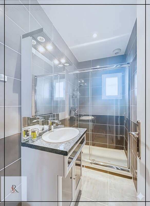 Maison à SAINT-NICOLAS-DE-LA-GRAVE