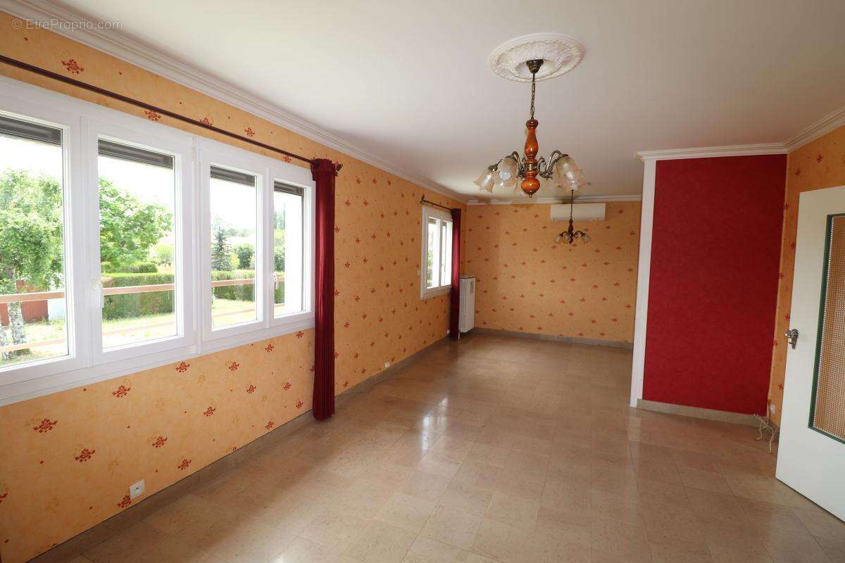 Pavillon sur sous-sol aménagé à vendre- ST PERE - photo 7