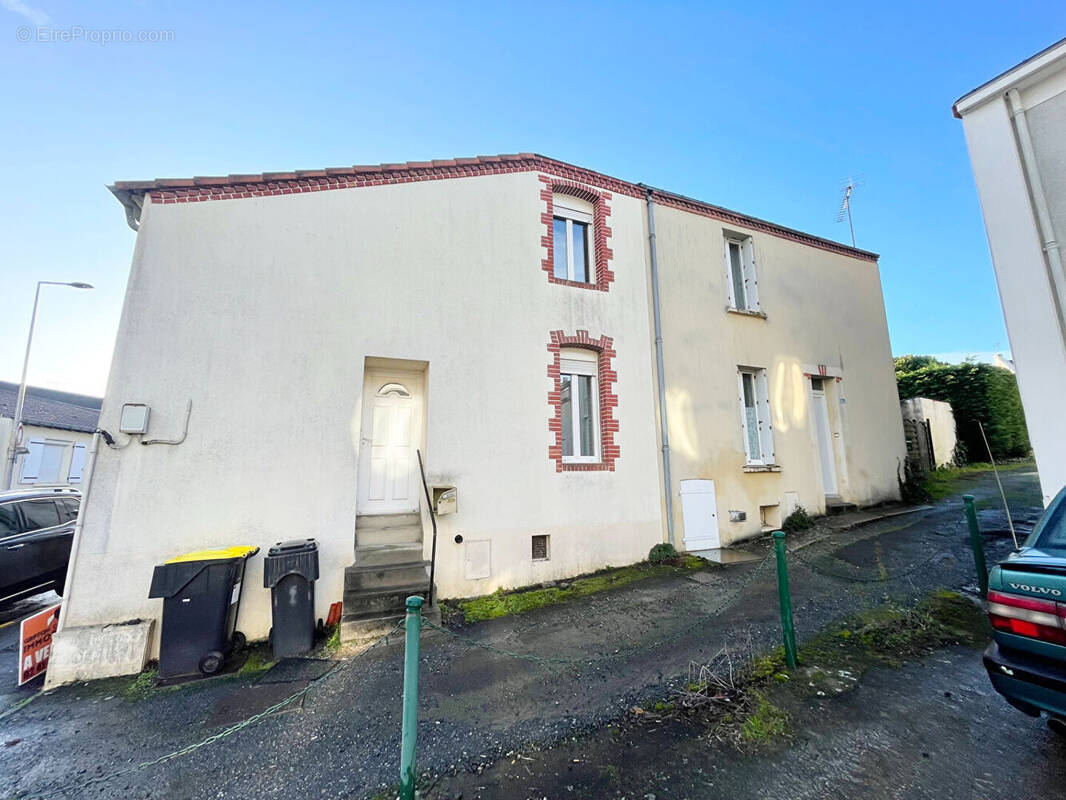 Maison à SAINT-MACAIRE-EN-MAUGES
