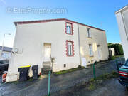 Maison à SAINT-MACAIRE-EN-MAUGES