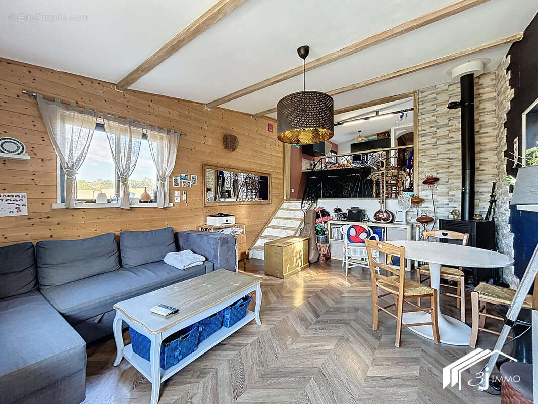 Maison à LASSERRE