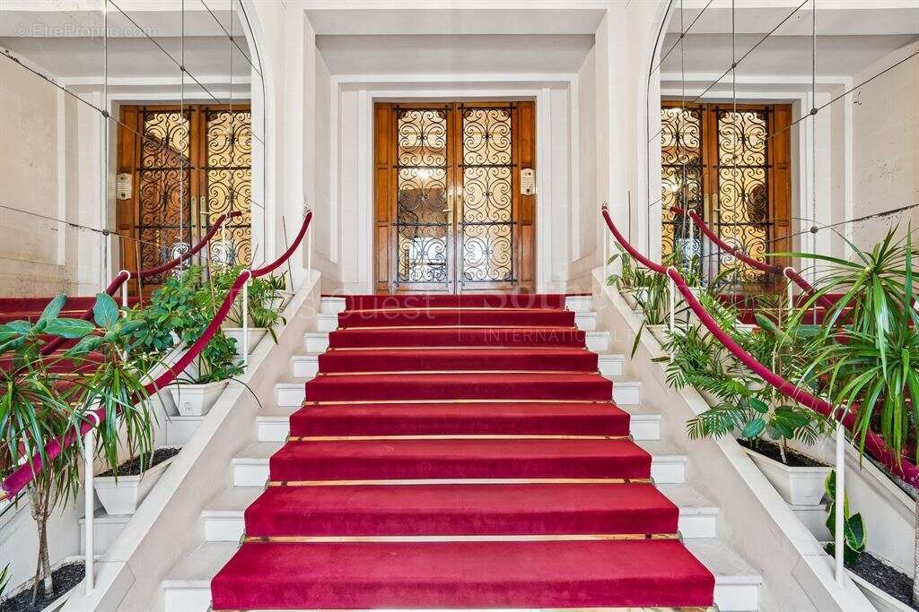 Appartement à PARIS-16E