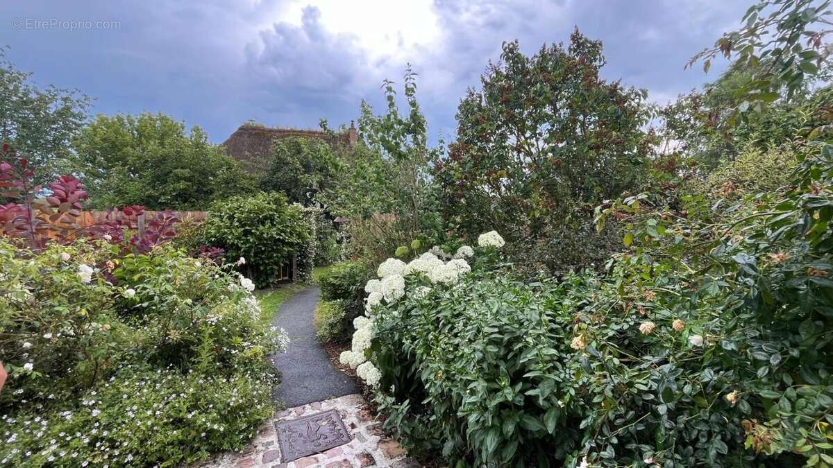 Ensemble immobilier de caractère à Pont Audemer : deux chaumières, dépendance et parc arboré - photo 17