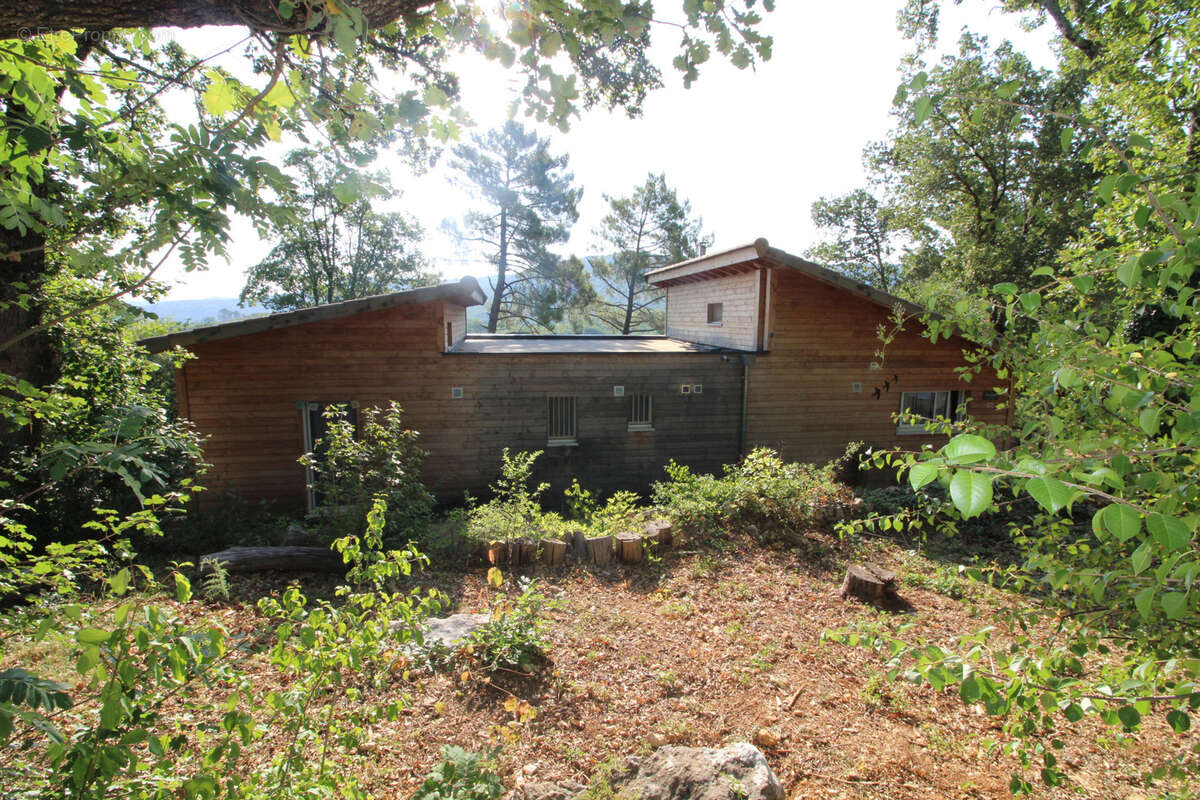 Charmante maison en bois de 98 m2 sur un terrain de 2800 m2. - photo 38