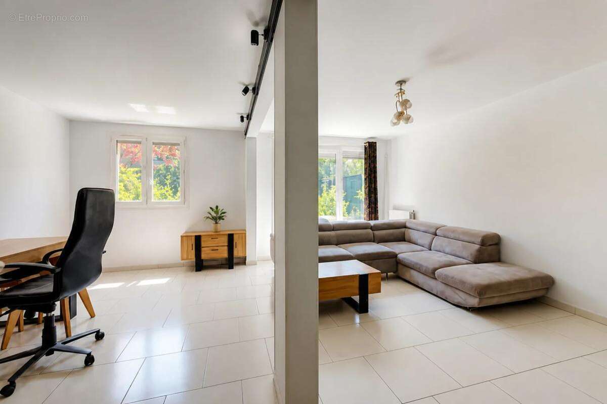 Appartement duplex de 4 pièces de 86 m² à Aulnay-sous-Bois - photo 2