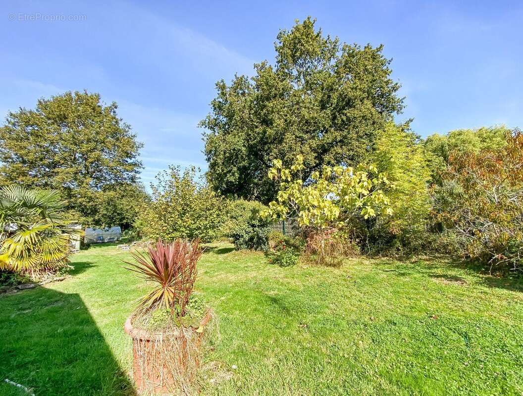 Jolie maison en pierre proche des plages avec grand jardin, puits et dépendance - photo 5