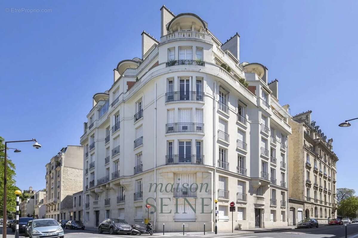 Appartement à NEUILLY-SUR-SEINE