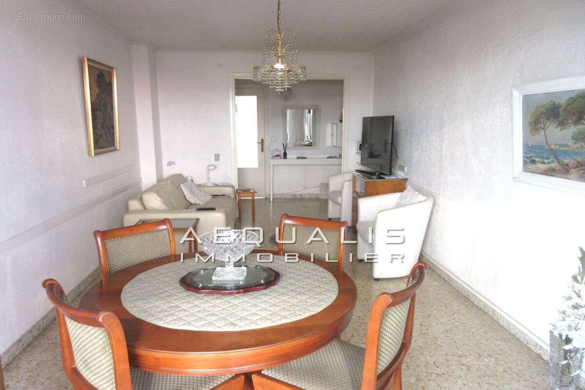 Appartement à SAINT-LAURENT-DU-VAR
