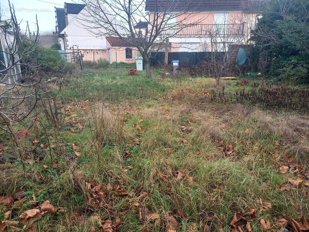 Terrain à AULNAY-SOUS-BOIS