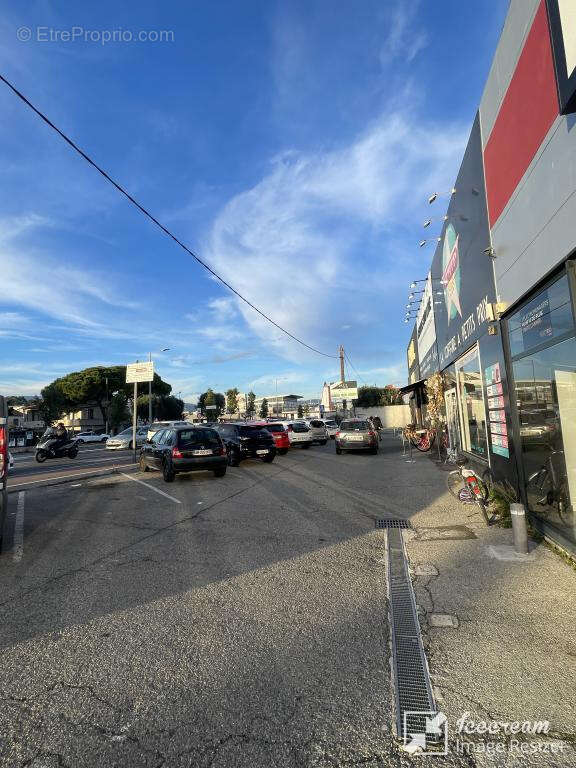 Commerce à VILLENEUVE-LOUBET