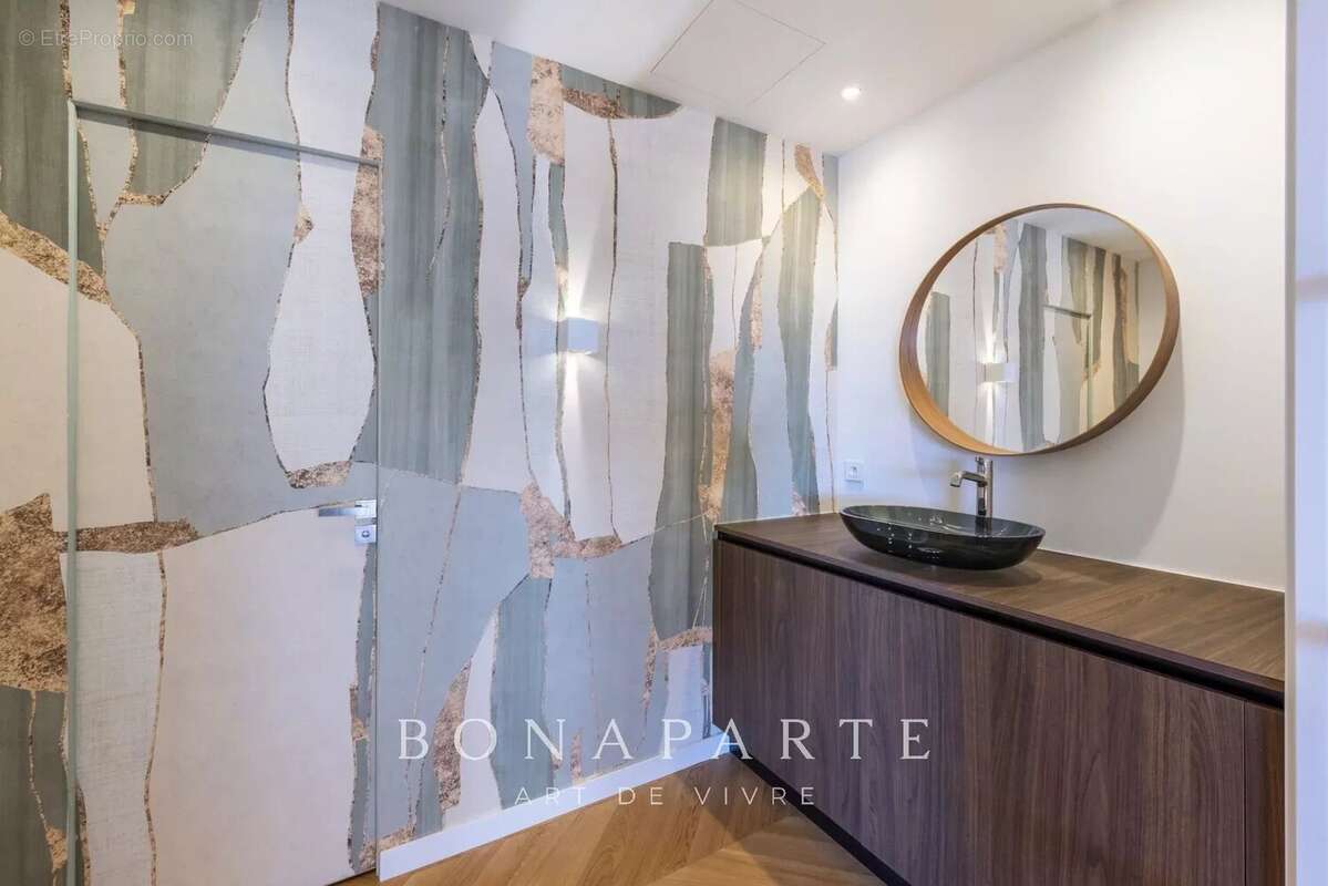 Magnifique cachet pour cet appartement T3 de 107m² situé en plein centre-ville à moins de 50m de la mer - photo 10