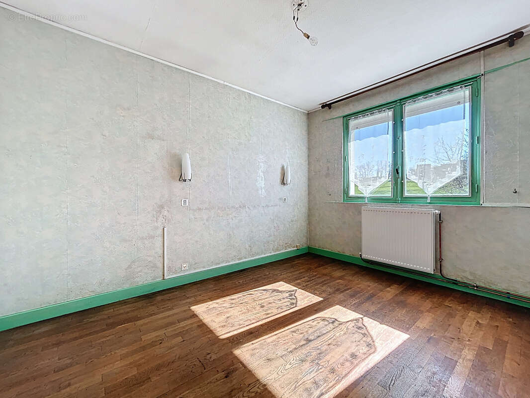 Maison à SAINT-PANTALEON-DE-LARCHE