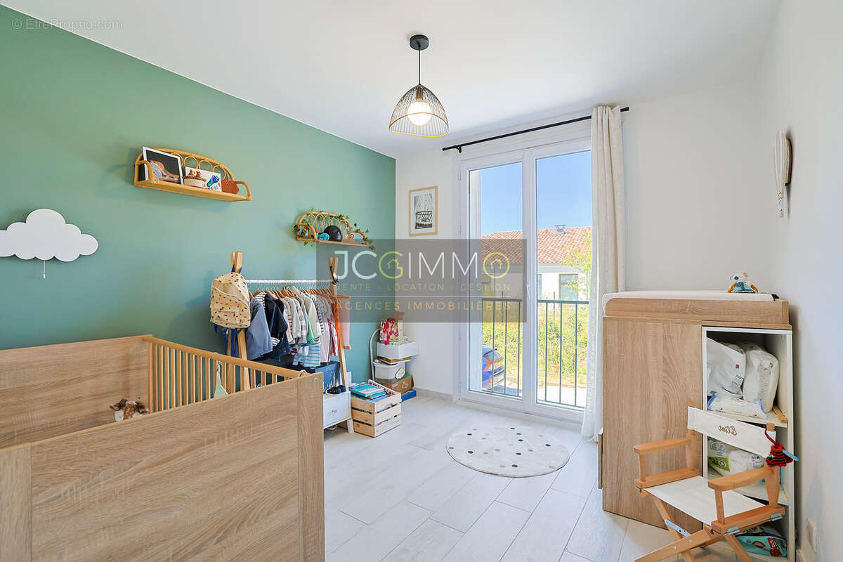 Appartement T3 - 56,05m2 + Garage + Cave (25,6 m2) + Terrasse - Le Pradet 'Les Gravettes' - photo 9