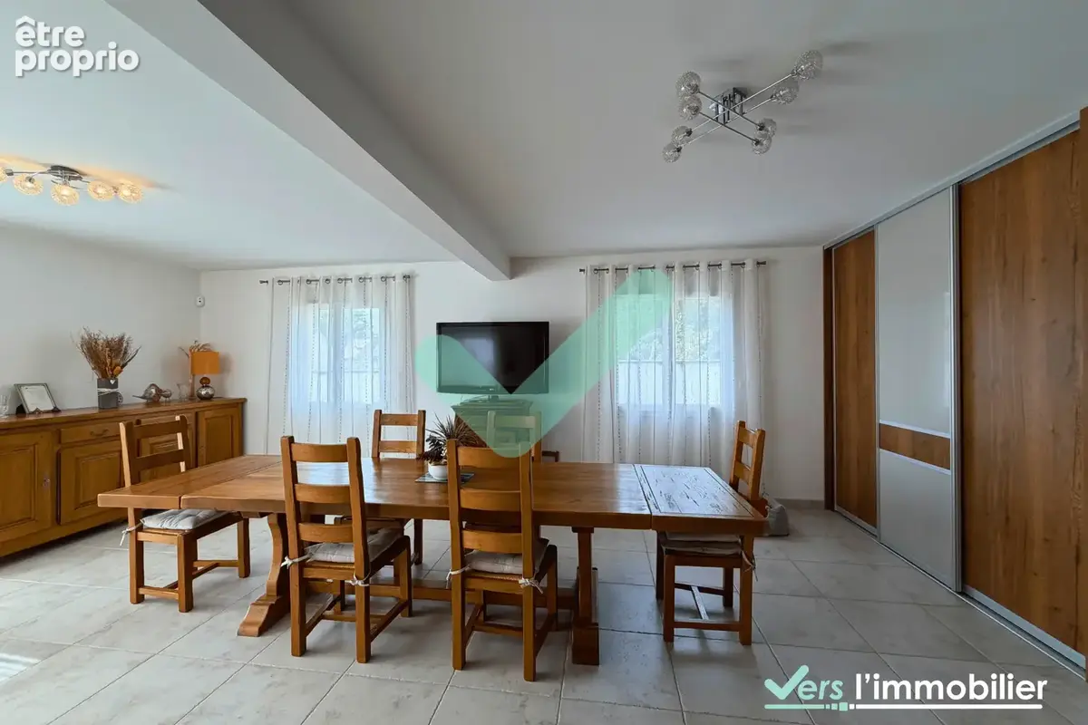 Belle maison contemporaine de 194 m2 de 2015 avec 4 chambres, sous sol et garages - photo 8