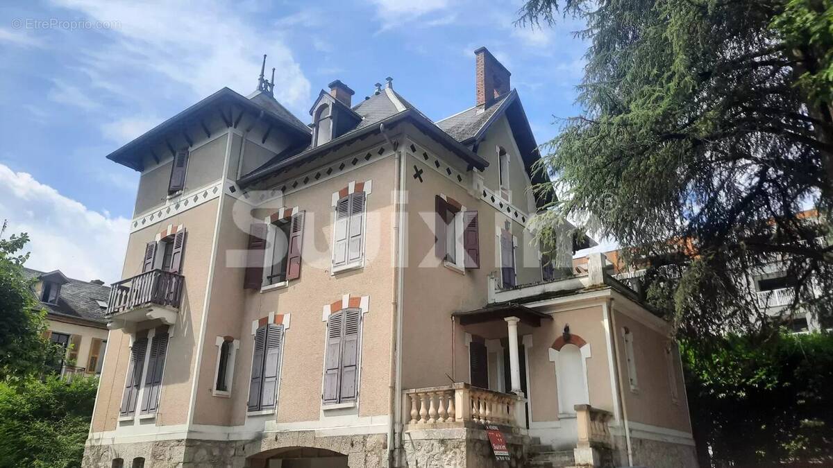 Appartement à CHALLES-LES-EAUX