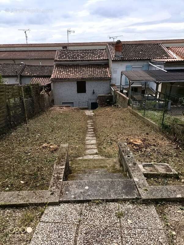 Maison à RUELLE-SUR-TOUVRE