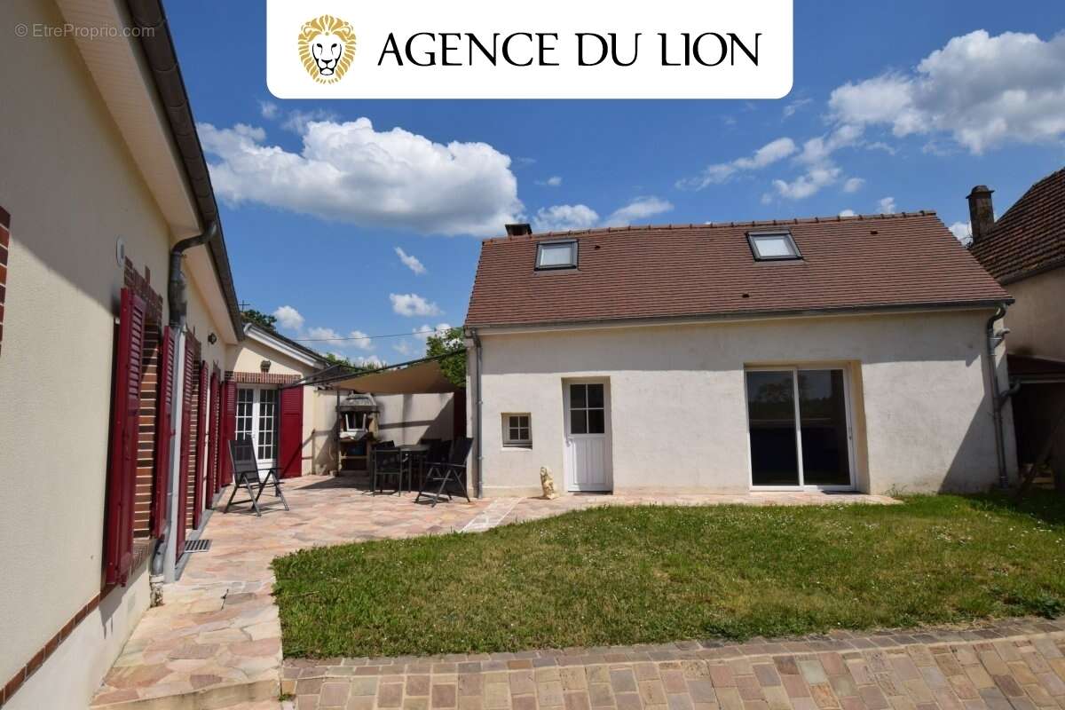 Maison à CHERISY
