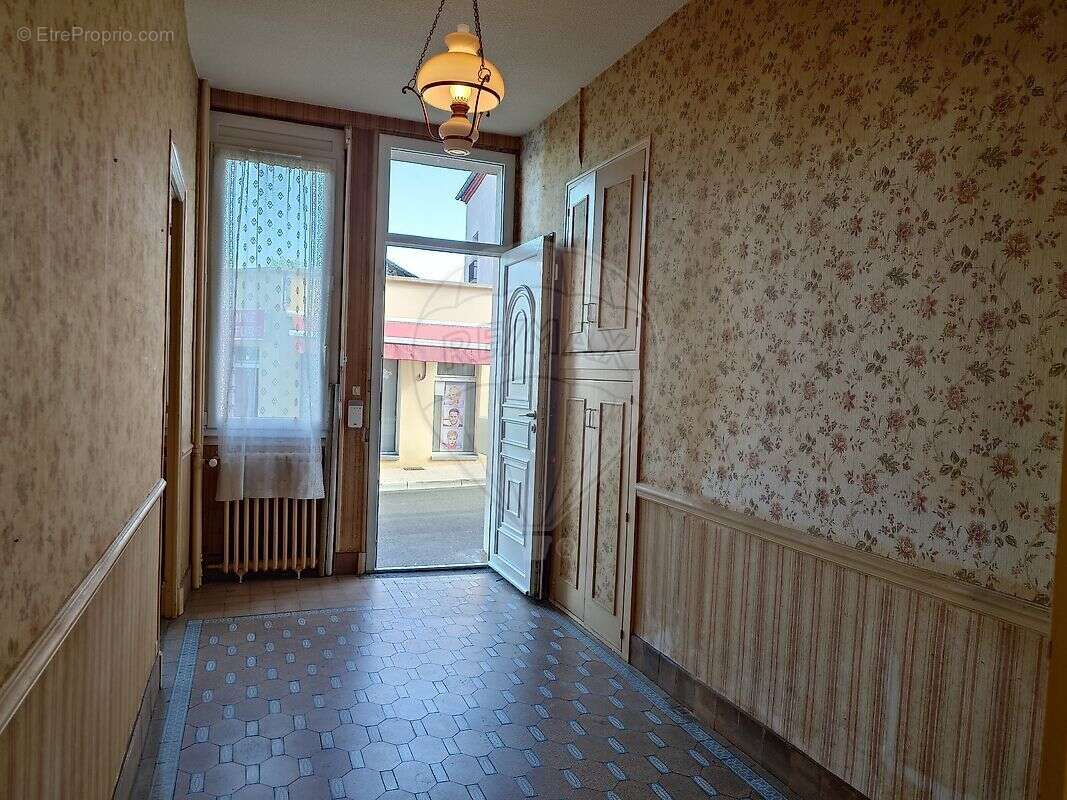 Maison à LUZY