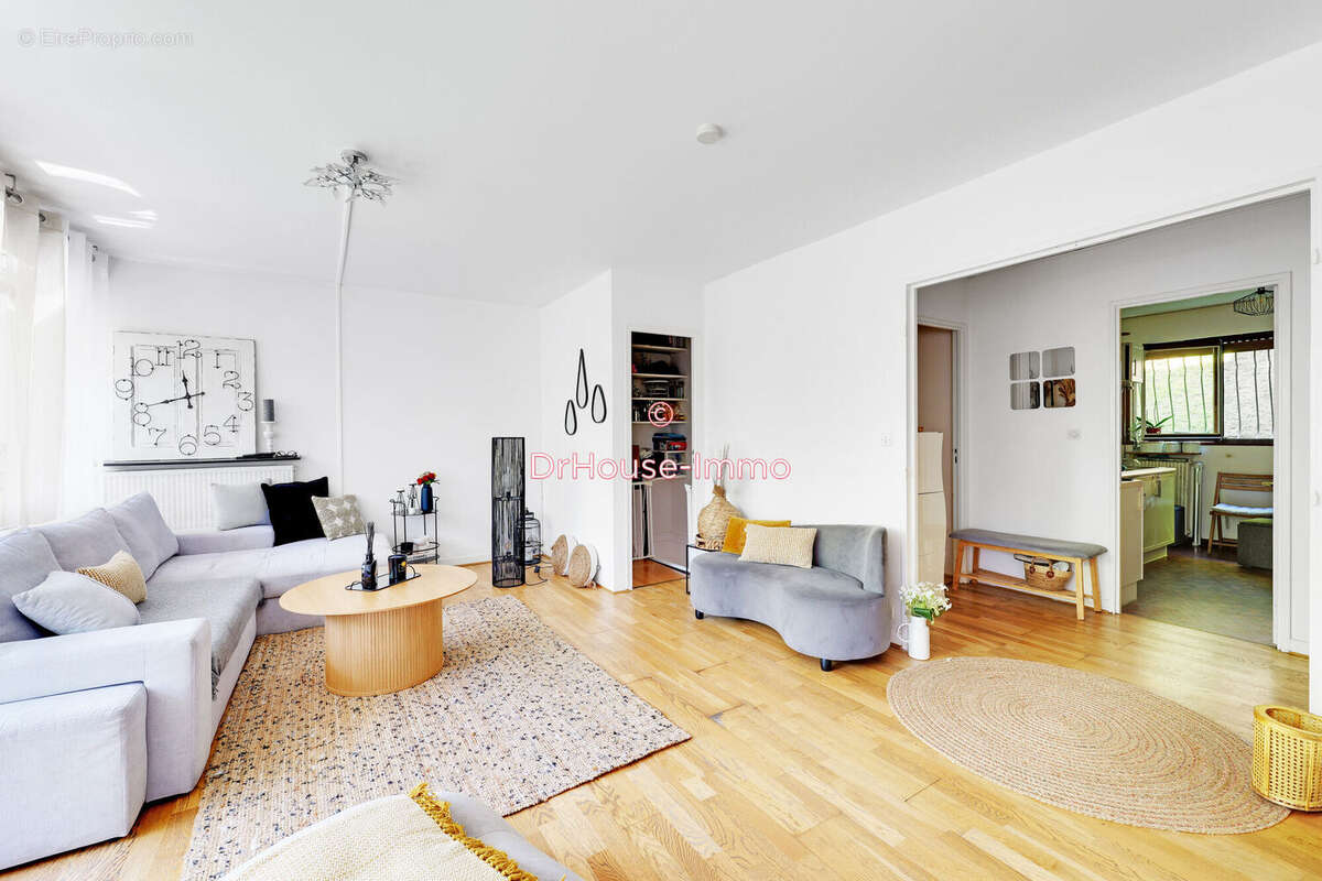 Appartement à LE MESNIL-LE-ROI