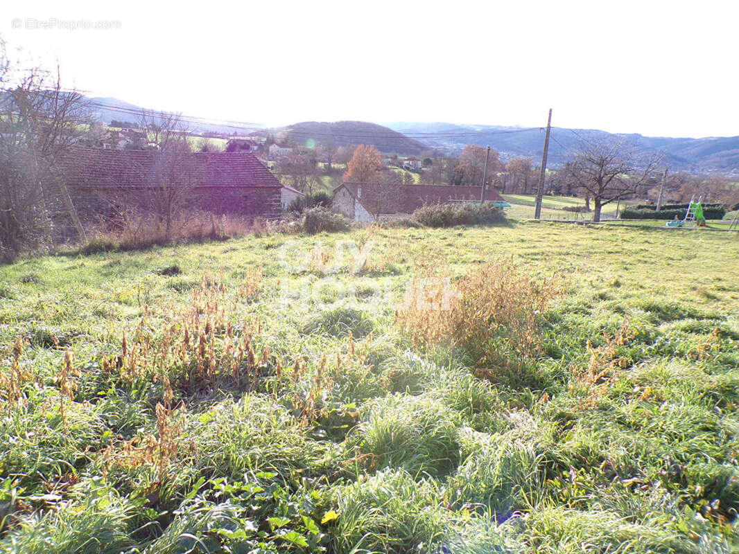 Terrain à MAZEYRAT-D&#039;ALLIER