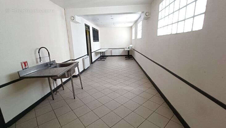 Commerce à BRETTEVILLE