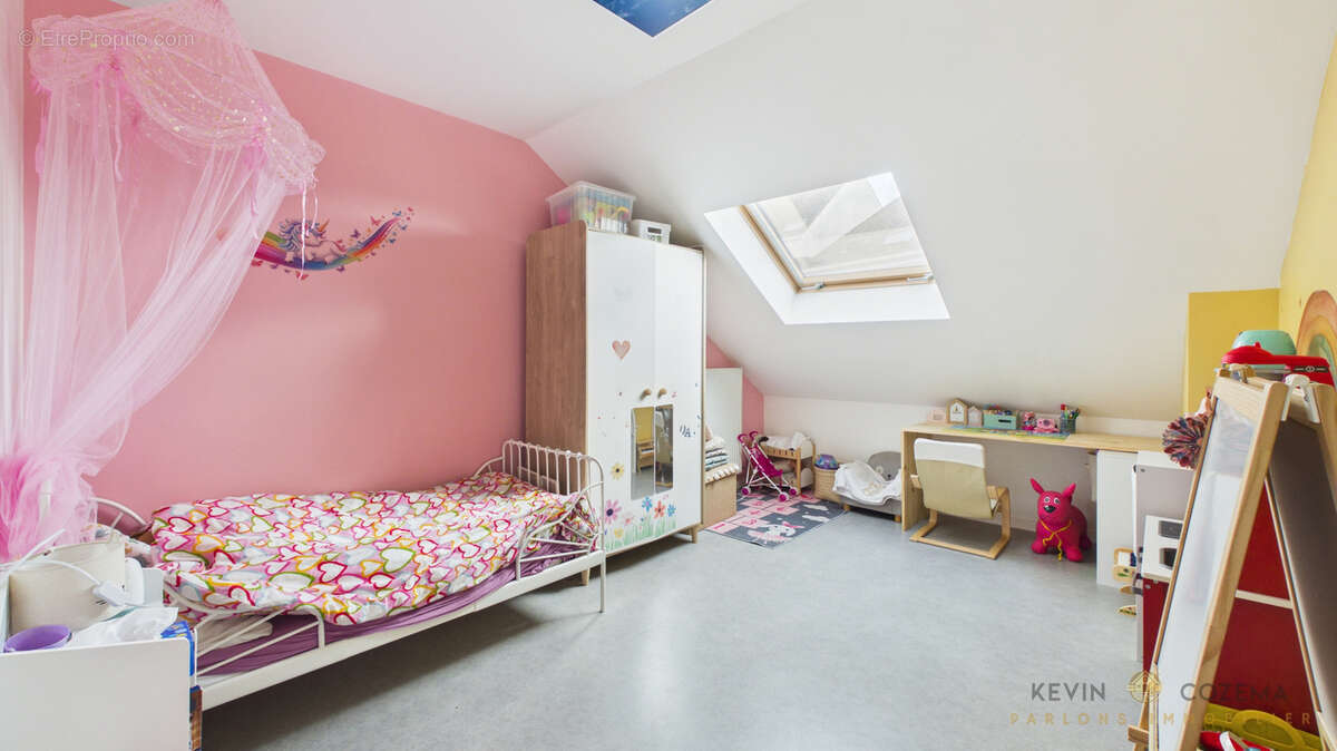 Beau 4 pièces familial de 83 m2 (103 m2 au sol) avec balcons et 2 place de parkings ! - photo 5
