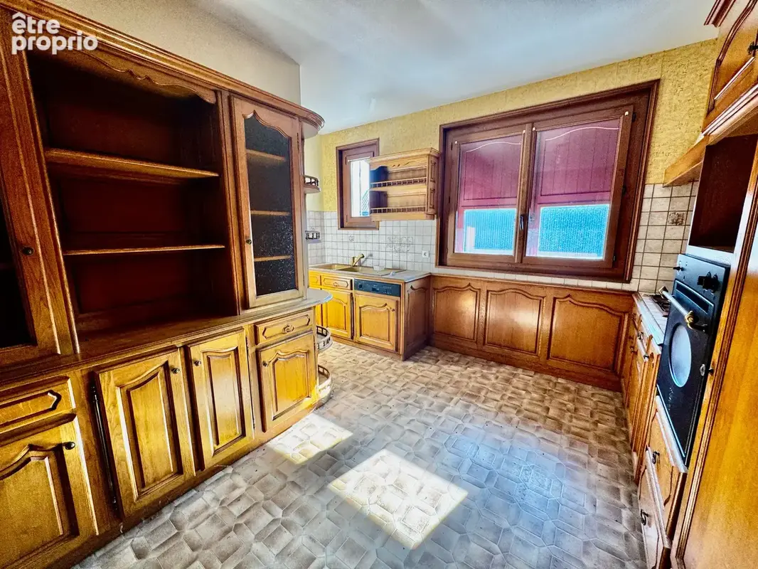 Maison sur sous sol avec garage double et terrain - photo 4