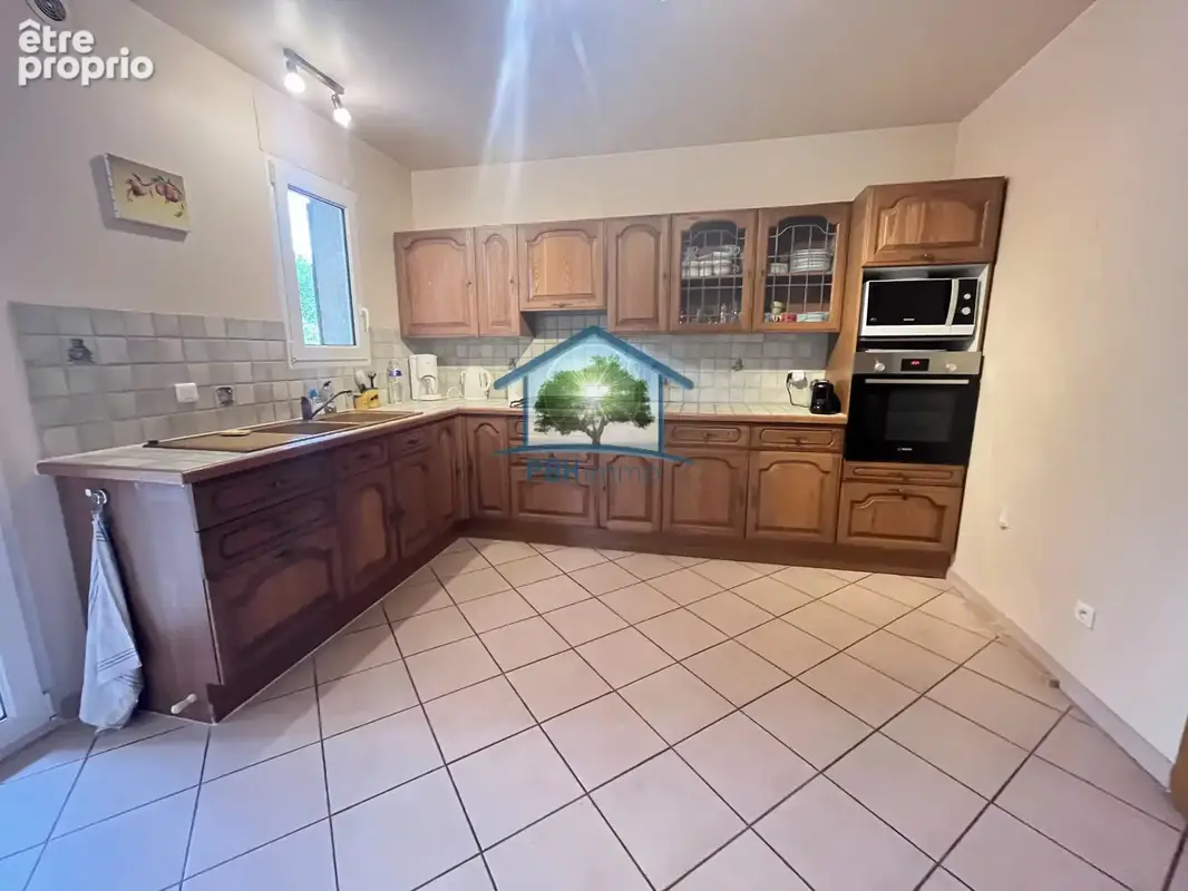 NIMES (30), Propriété de 193 m2 sur terrain de 2676m2 - photo 8