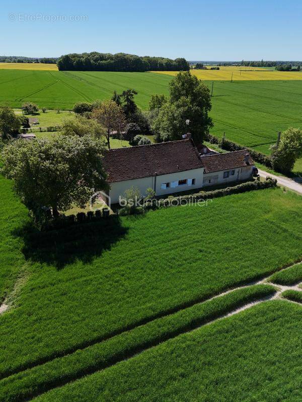Maison à CHARNY
