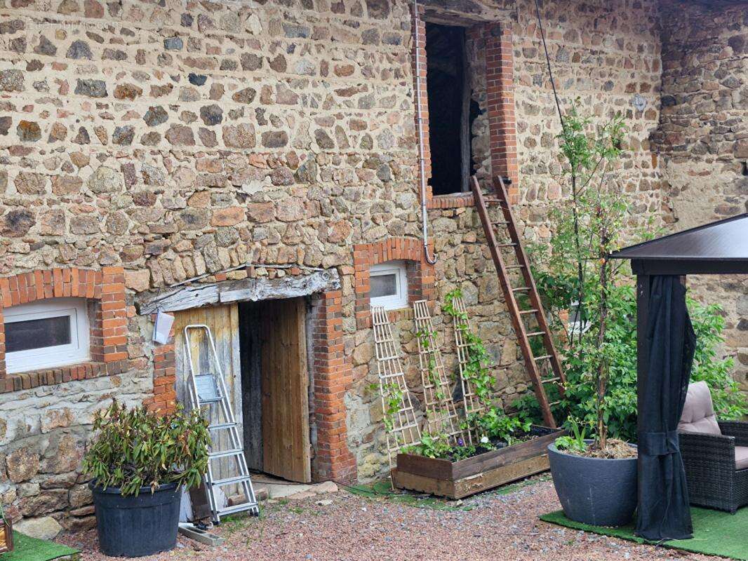 Maison à SAINT-JUST-EN-CHEVALET