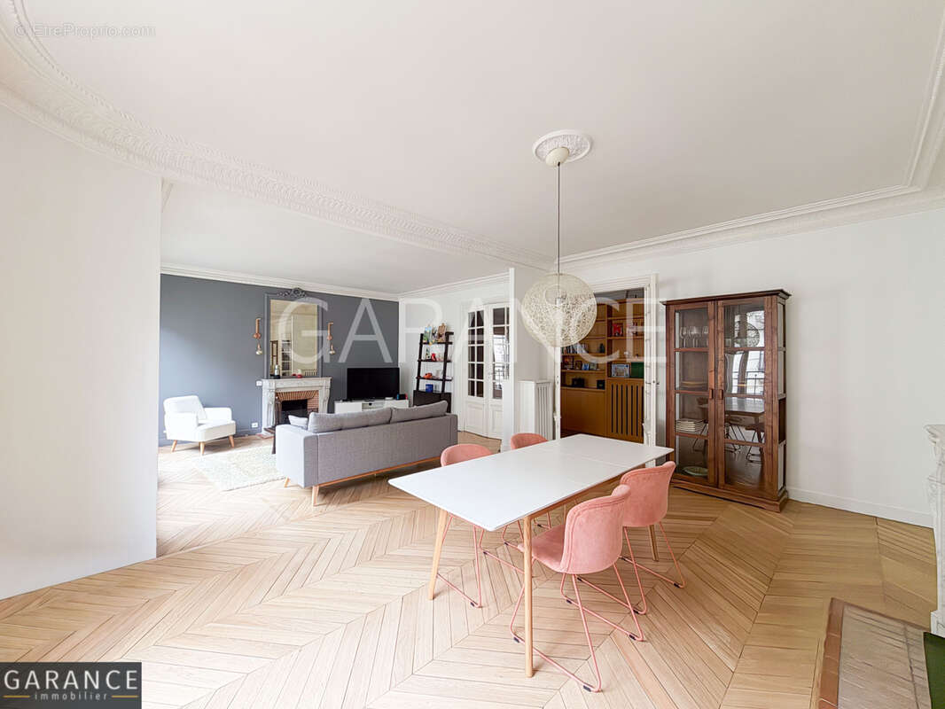 Appartement à PARIS-14E